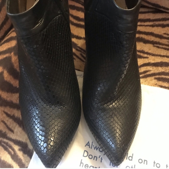 John Fluevog Black Pizzazz Ankle Boots - Picture 4 of 7